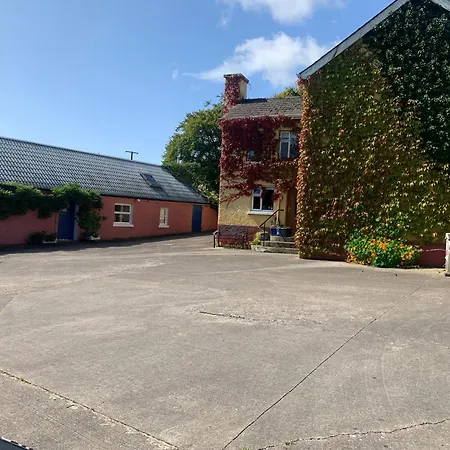 Holiday home Wisteria *
