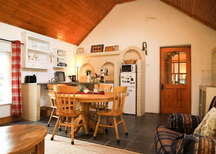 Holiday home Wisteria